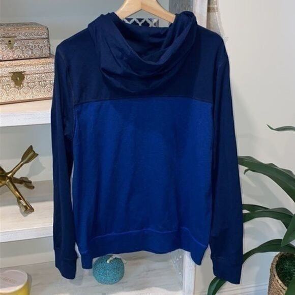 American Eagle blue and navy long sleeve hooded shirt size xsmall like new - Picture 5 of 5